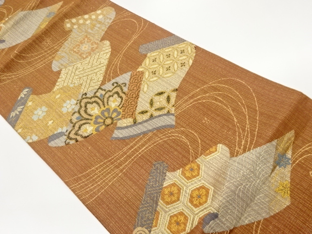 巻物に古典柄模様織出し袋帯